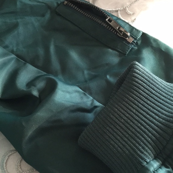 Guess, green, bomber jacket with snaps, Si… - Picture 5 of 9